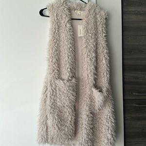 Faux fur short sleeve vest. NWT